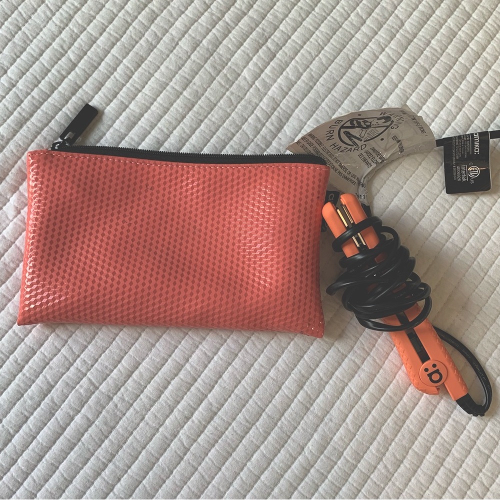 Amika travel flat iron